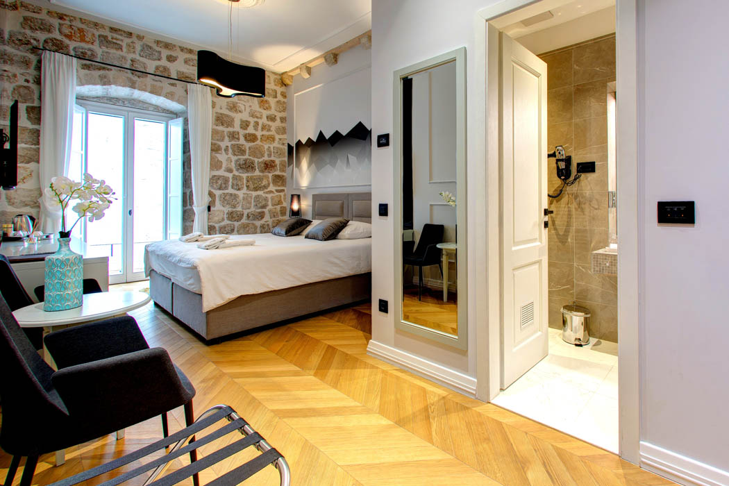 Forty Four Luxury Rooms