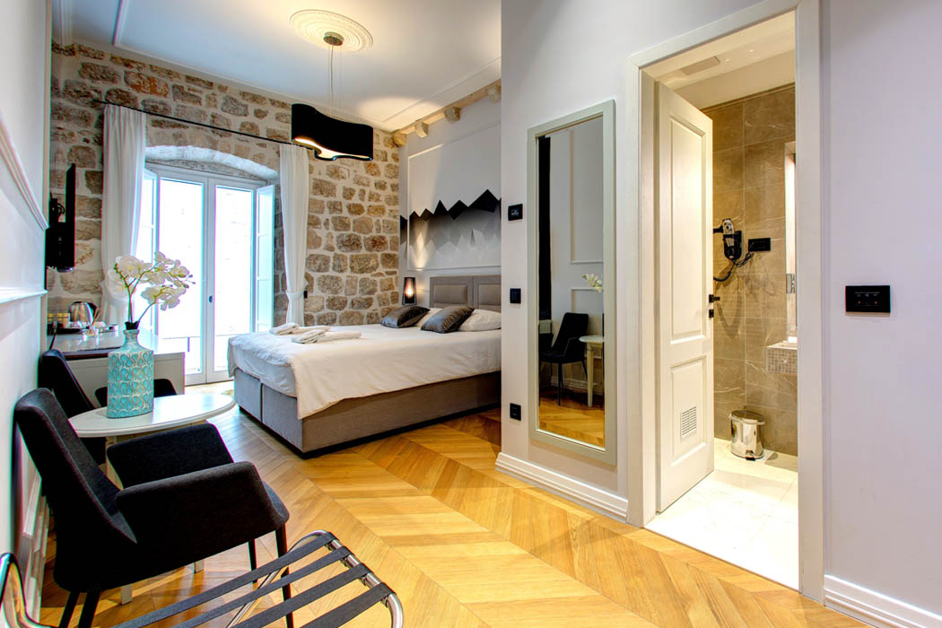 Forty Four Luxury Rooms